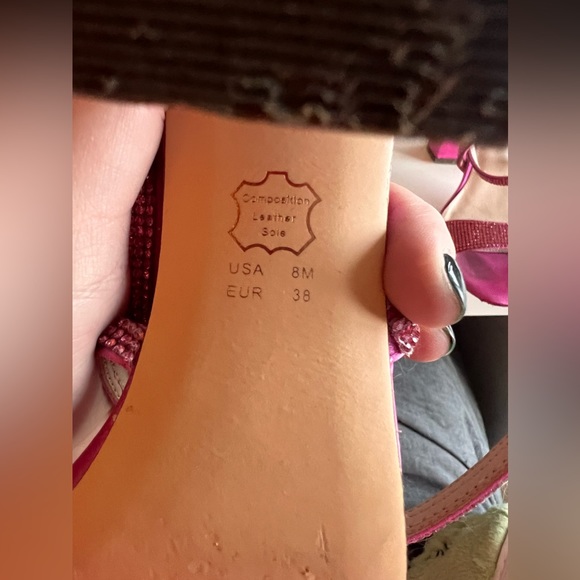 Pink High-heel - Picture 2 of 5